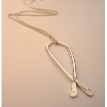 La Jewellery Recycled Silver Petit Kiss me Kate Necklace
