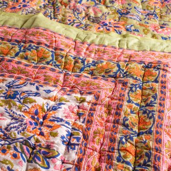 Daisy Snow Reversible Floral Quilt - Pistachio Blossom - 220cm x 270cm